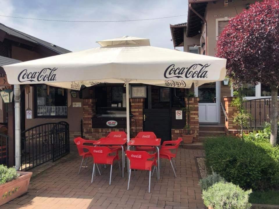 Barna Bar Motel&Apartman Korostetetlen Ngoại thất bức ảnh