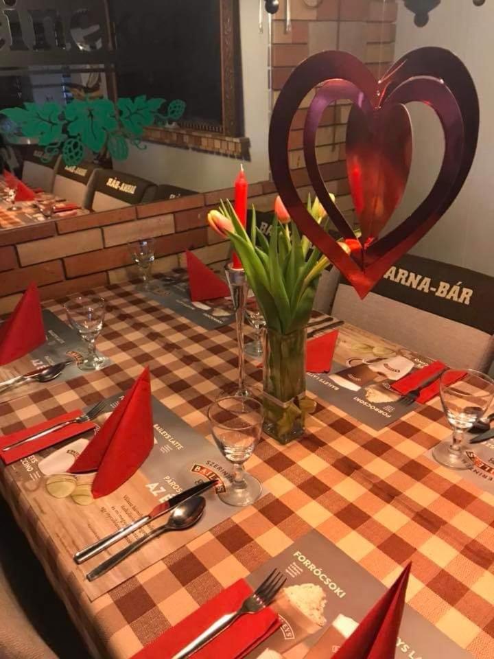 Barna Bar Motel&Apartman Korostetetlen Ngoại thất bức ảnh